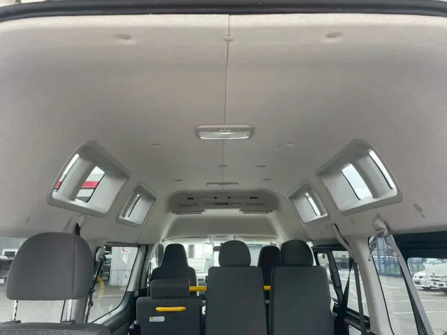 トヨタ ハイエースバン LDF-KDH206K改(4WD)の写真5