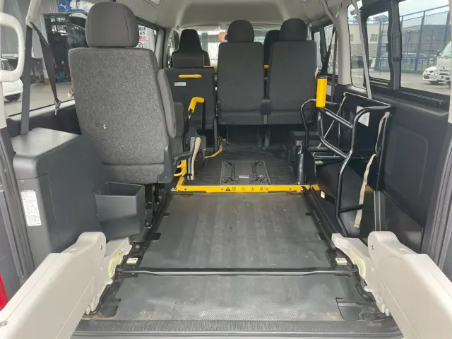 トヨタ ハイエースバン LDF-KDH206K改(4WD)の写真6