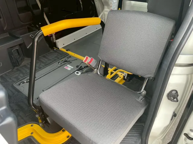 トヨタ ハイエースバン LDF-KDH206K改(4WD)の写真7