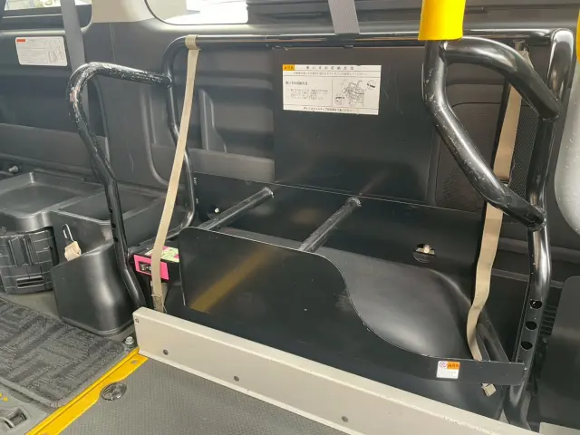 トヨタ ハイエースバン LDF-KDH206K改(4WD)の写真8