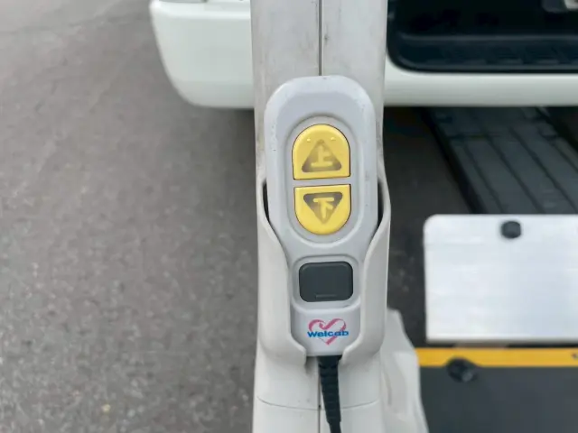 トヨタ ハイエースバン LDF-KDH206K改(4WD)の写真10