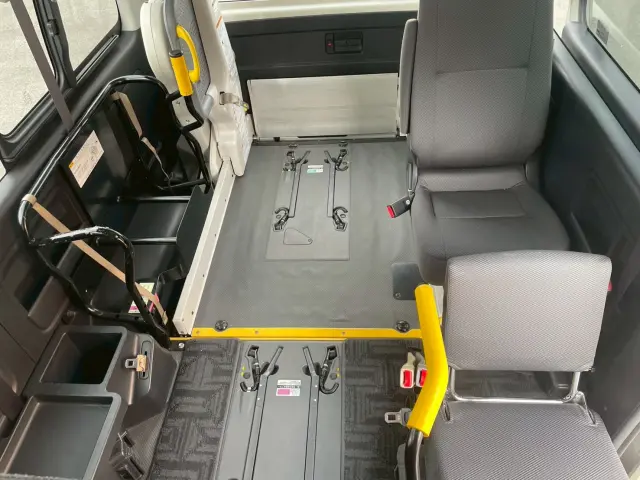 トヨタ ハイエースバン LDF-KDH206K改(4WD)の写真12