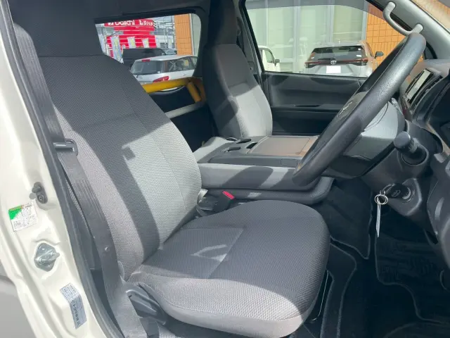 トヨタ ハイエースバン LDF-KDH206K改(4WD)の写真17