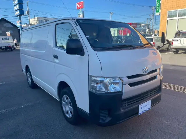 トヨタ ハイエースバン LDF-KDH206V(4WD)の写真2