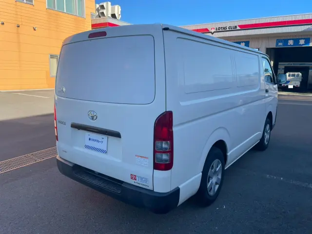 トヨタ ハイエースバン LDF-KDH206V(4WD)の写真3