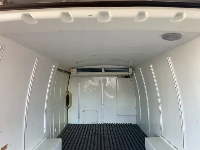 トヨタ ハイエースバン LDF-KDH206V(4WD)の写真5