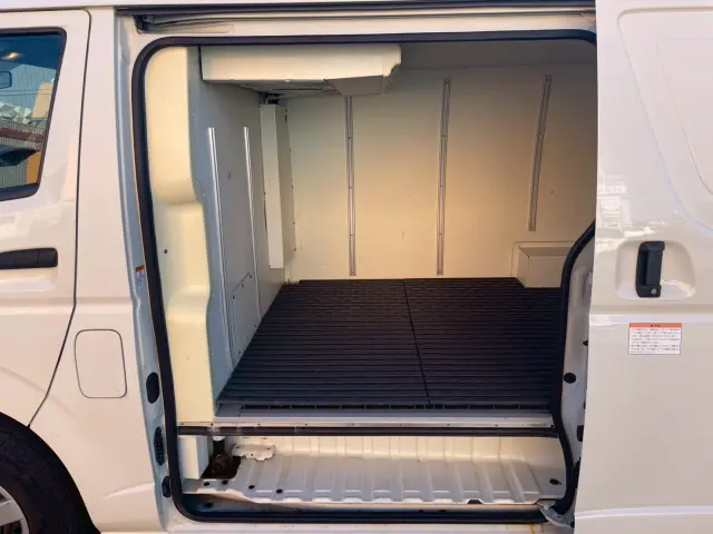 トヨタ ハイエースバン LDF-KDH206V(4WD)の写真10