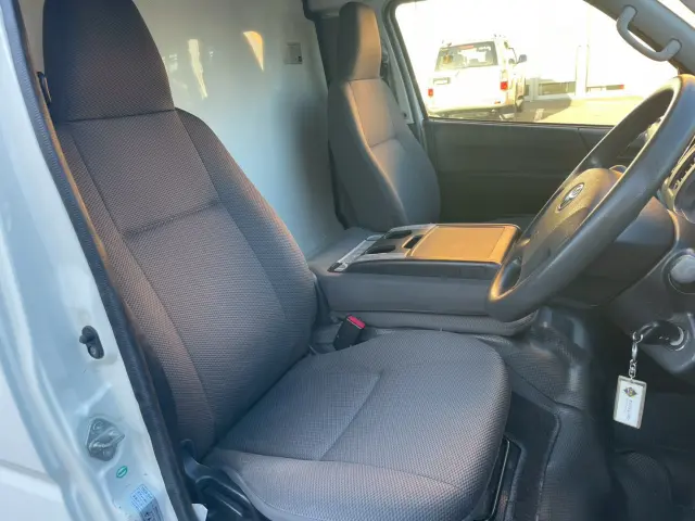 トヨタ ハイエースバン LDF-KDH206V(4WD)の写真12