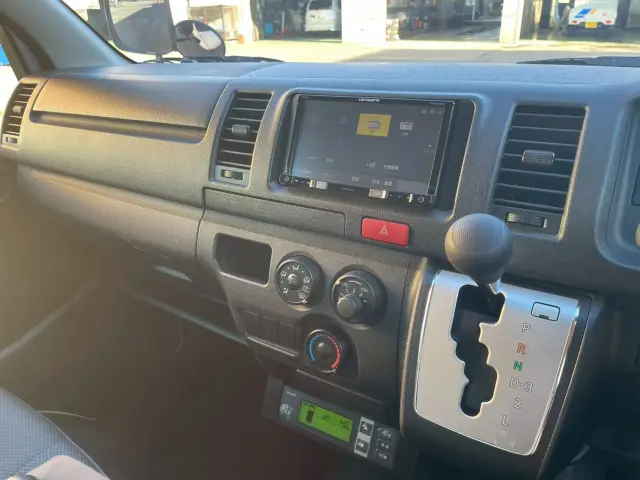 トヨタ ハイエースバン LDF-KDH206V(4WD)の写真13
