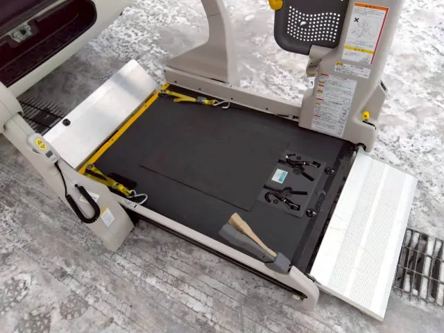 トヨタ ハイエースバン QDF-GDH206K改(4WD)の写真8