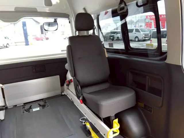 トヨタ ハイエースバン QDF-GDH206K改(4WD)の写真16