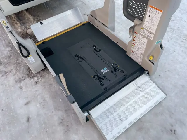 トヨタ ハイエースバン QDF-GDH206K改(4WD)の写真9