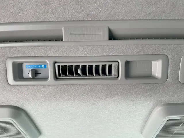 トヨタ ハイエースバン QDF-GDH206K改(4WD)の写真10