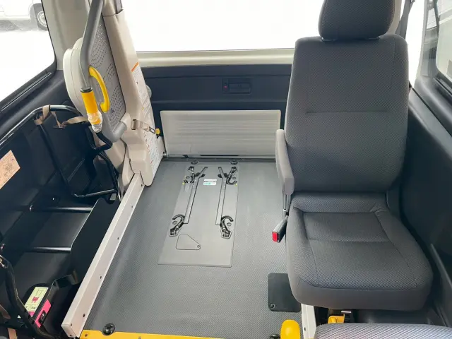 トヨタ ハイエースバン QDF-GDH206K改(4WD)の写真12