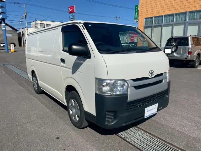 トヨタ ハイエースバン QDF-GDH206V(4WD)の写真2
