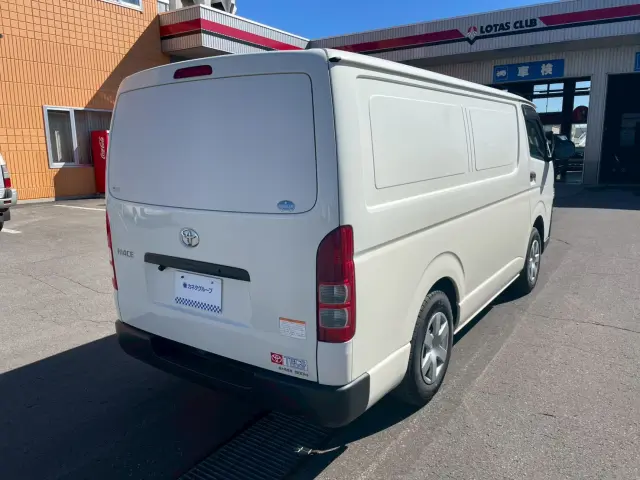 トヨタ ハイエースバン QDF-GDH206V(4WD)の写真3