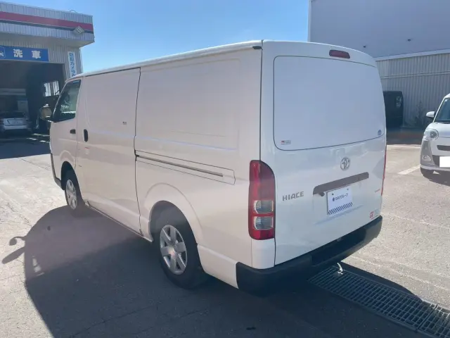 トヨタ ハイエースバン QDF-GDH206V(4WD)の写真4