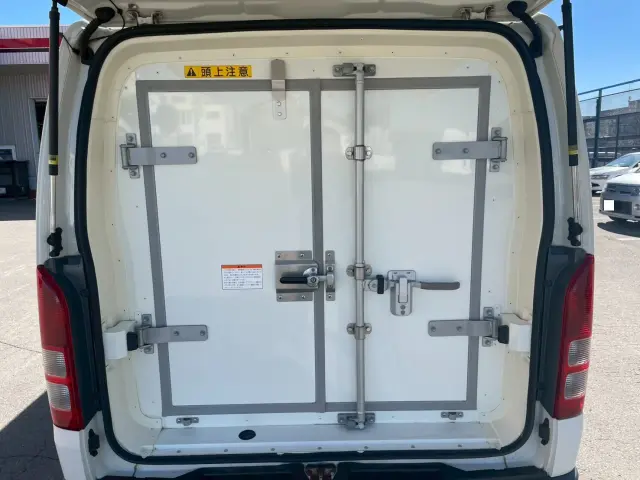 トヨタ ハイエースバン QDF-GDH206V(4WD)の写真9