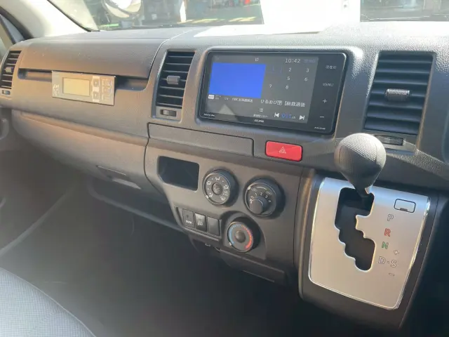 トヨタ ハイエースバン QDF-GDH206V(4WD)の写真13