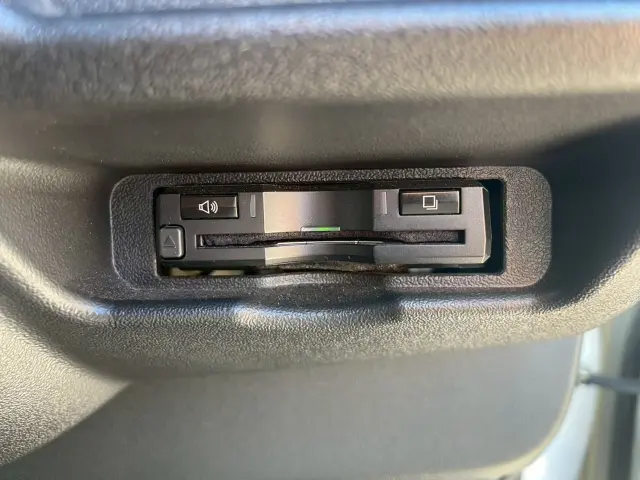 トヨタ ハイエースバン QDF-GDH206V(4WD)の写真18