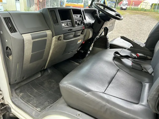 いすゞ エルフ PDG-NKR85YN(2WD)の写真20