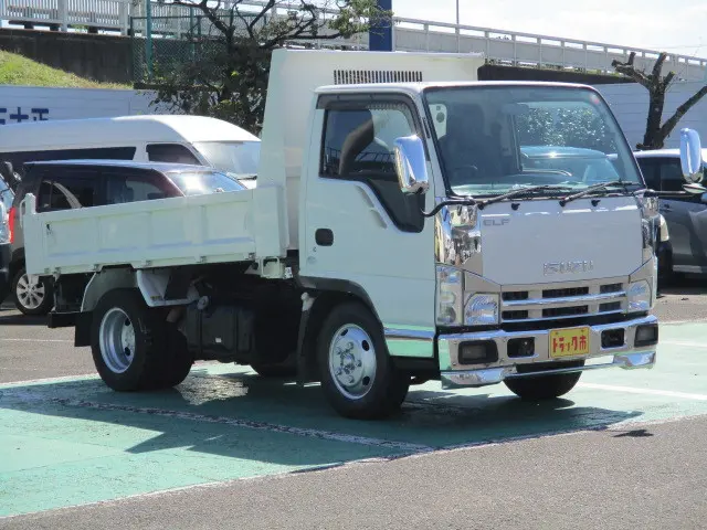 いすゞ エルフ BDG-NKR85AD(2WD)の写真4