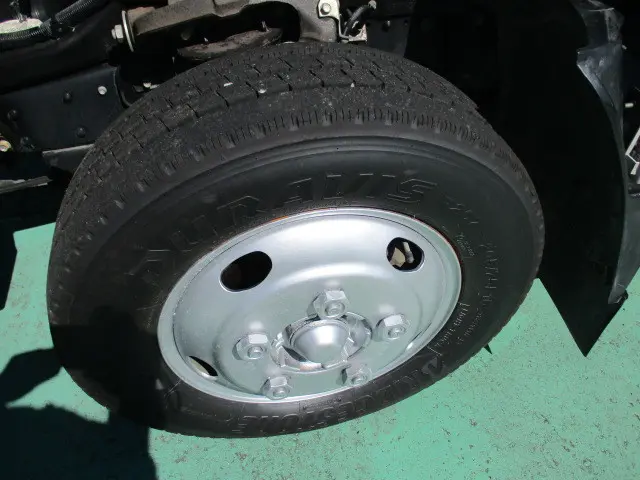 いすゞ エルフ BDG-NKR85AD(2WD)の写真22