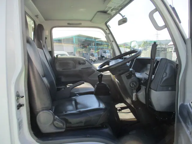 いすゞ エルフ BDG-NKR85AD(2WD)の写真27