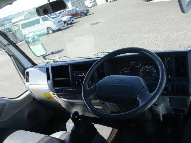 いすゞ エルフ BDG-NKR85AD(2WD)の写真29