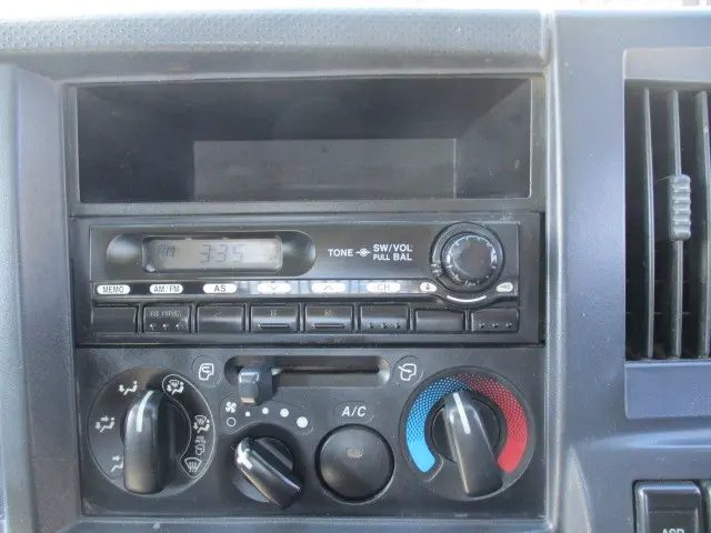いすゞ エルフ BDG-NKR85AD(2WD)の写真33