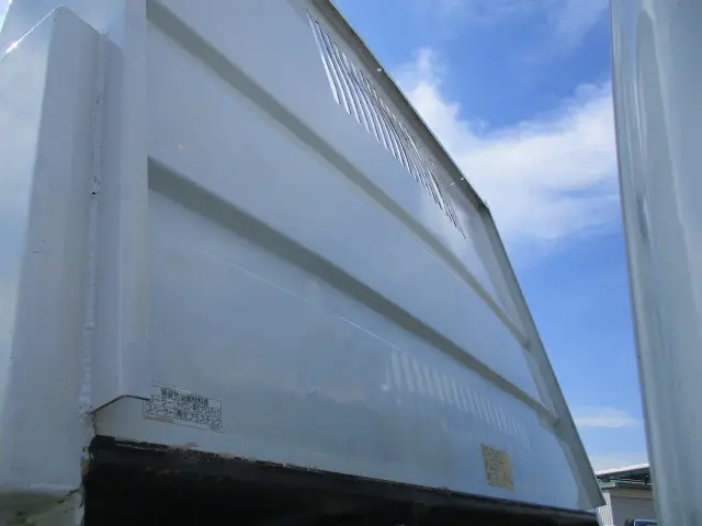 いすゞ エルフ BDG-NKR85AN(2WD)の写真6