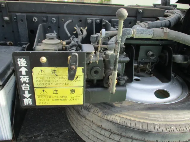 いすゞ エルフ BDG-NKR85AN(2WD)の写真10