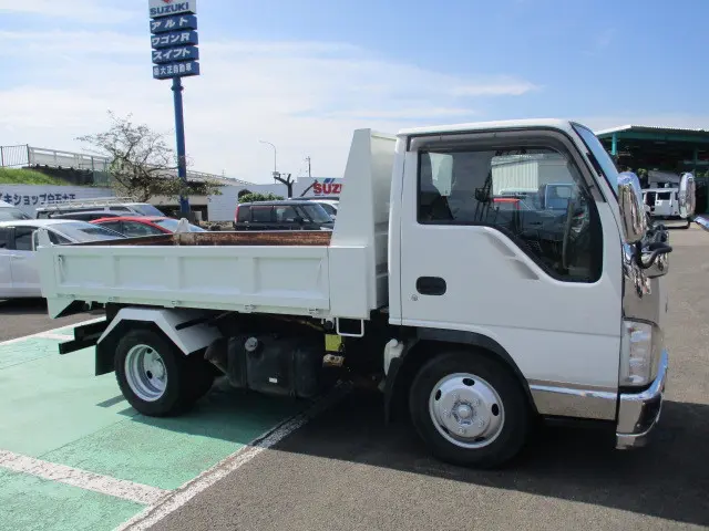 いすゞ エルフ BDG-NKR85AN(2WD)の写真13