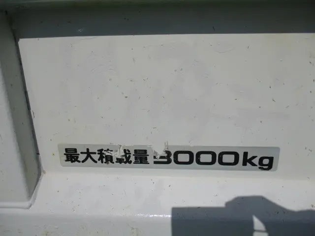 いすゞ エルフ BDG-NKR85AN(2WD)の写真17