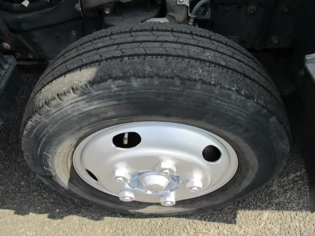 いすゞ エルフ BDG-NKR85AN(2WD)の写真26