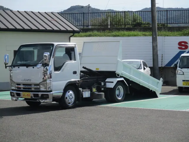 いすゞ エルフ BDG-NKR85AN(2WD)の写真33