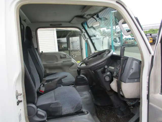 いすゞ エルフ BDG-NKR85AN(2WD)の写真40