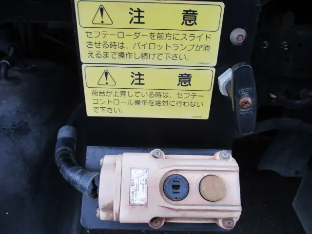 いすゞ エルフ BDG-NKR85AN(2WD)の写真46