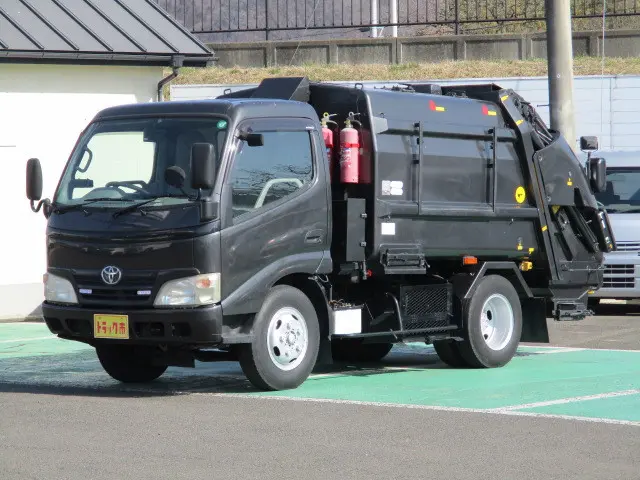 トヨタ ダイナ BDG-XZU304A(2WD)の写真1