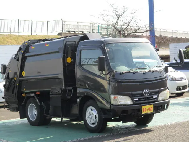 トヨタ ダイナ BDG-XZU304A(2WD)の写真4