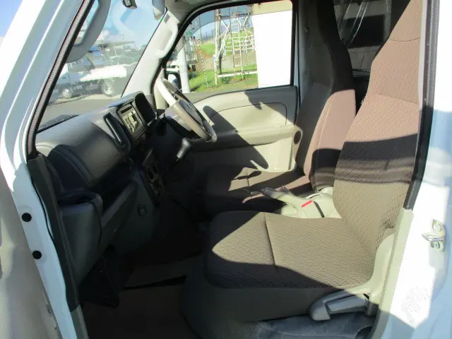 スズキ エブリイ HBD-DA17V(4WD)の写真18