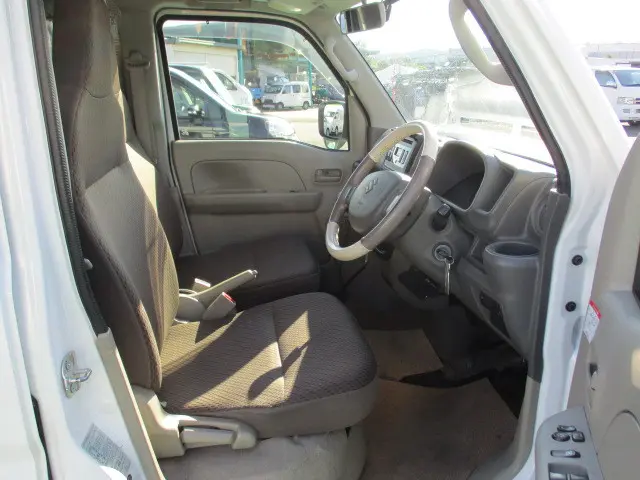 スズキ エブリイ HBD-DA17V(4WD)の写真24