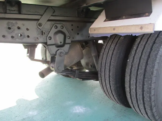 いすゞ エルフ BKG-NJS85AN(4WD)の写真19