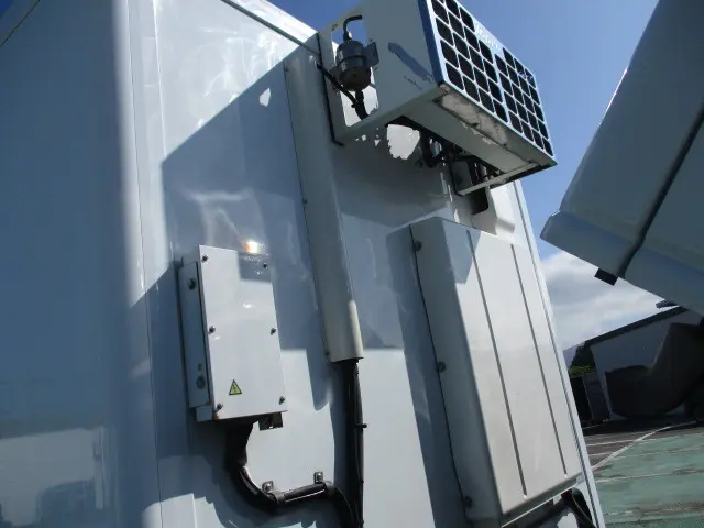 いすゞ エルフ BKG-NJS85AN(4WD)の写真29