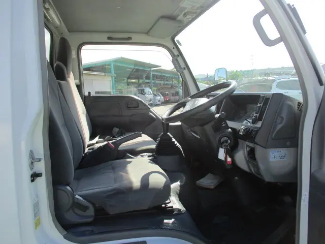 いすゞ エルフ BKG-NJS85AN(4WD)の写真31