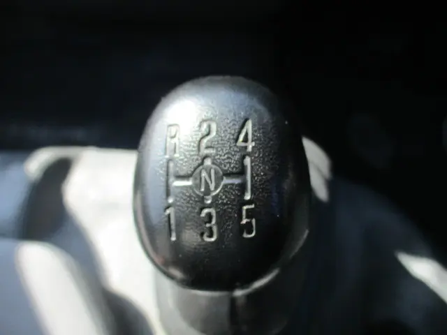 いすゞ エルフ BKG-NJS85AN(4WD)の写真38