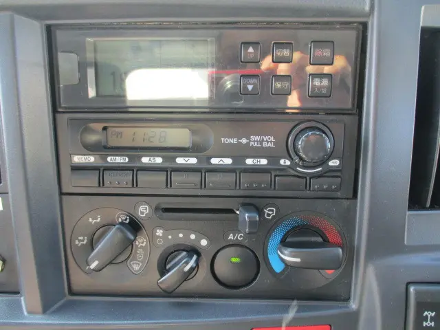 いすゞ エルフ BKG-NJS85AN(4WD)の写真39
