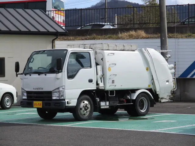 いすゞ エルフ BKG-NKR85AN(2WD)の写真1