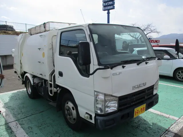 いすゞ エルフ BKG-NKR85AN(2WD)の写真4