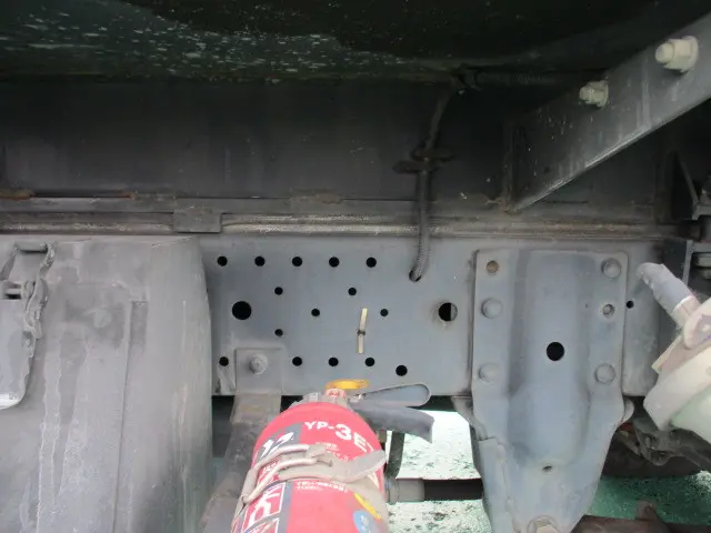 いすゞ エルフ BKG-NKR85AN(2WD)の写真20